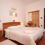 Studio Umag 7666A